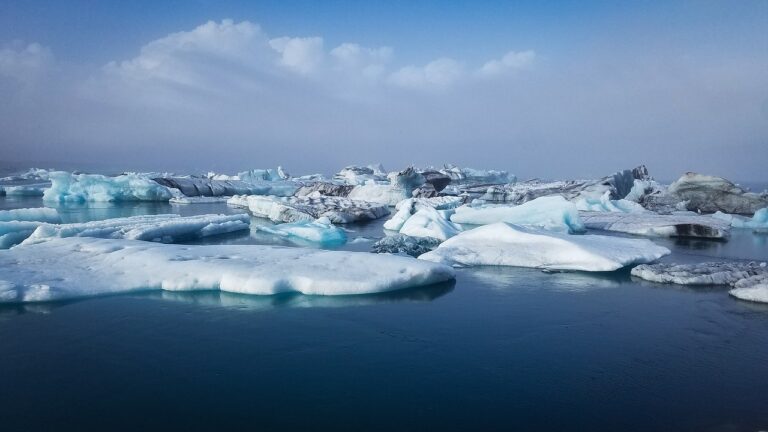 iceland, ice bergs, sea-3582765.jpg